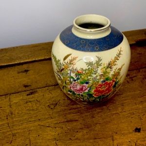 Vintage Royal Satsuma Japan 8” vase urn excellent